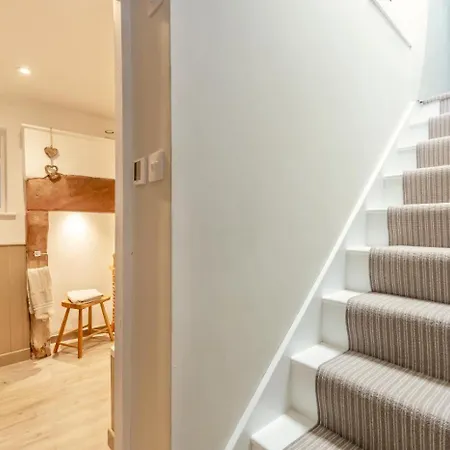 2 Bed In Oc-c34661 *