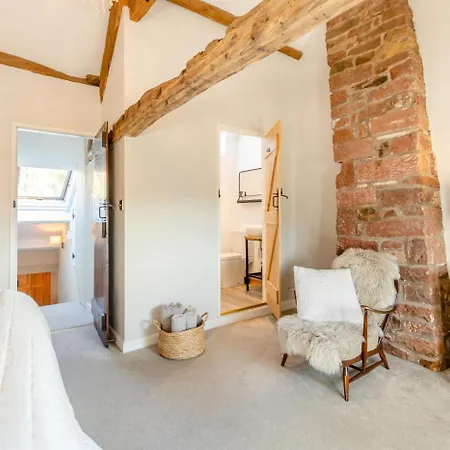 2 Bed In Oc-c34661 * Long Marton