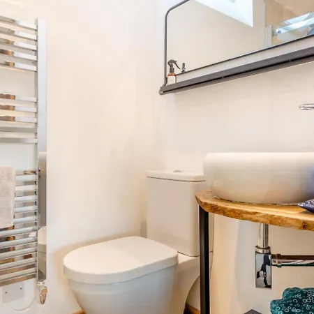 2 Bed In Oc-c34661 *